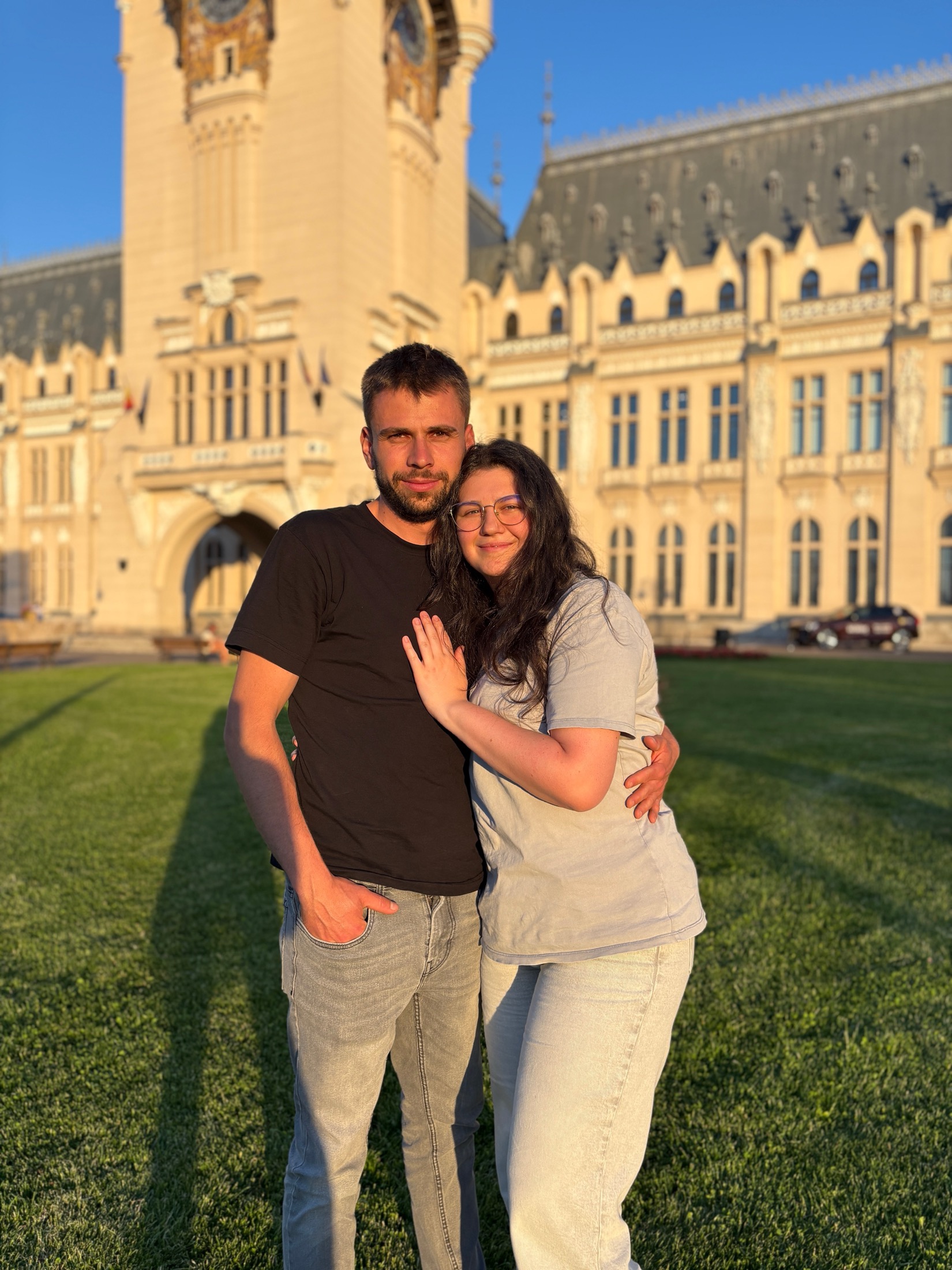 Corina și Ieronim într-un alt portret la lumină caldă